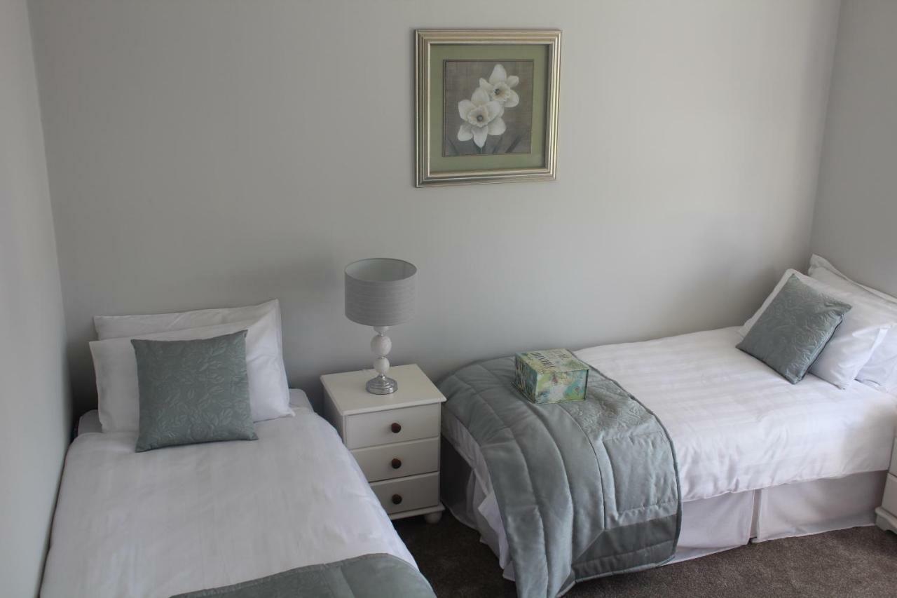 Casa vacanze 5 Mins Walk To - Sleeps 12 - Off Road Parking - Modern House *