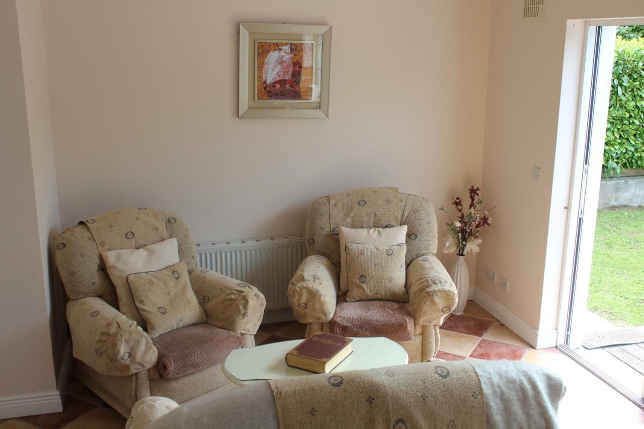 5 Mins Walk To - Sleeps 12 - Off Road Parking - Modern House Casa vacanze
