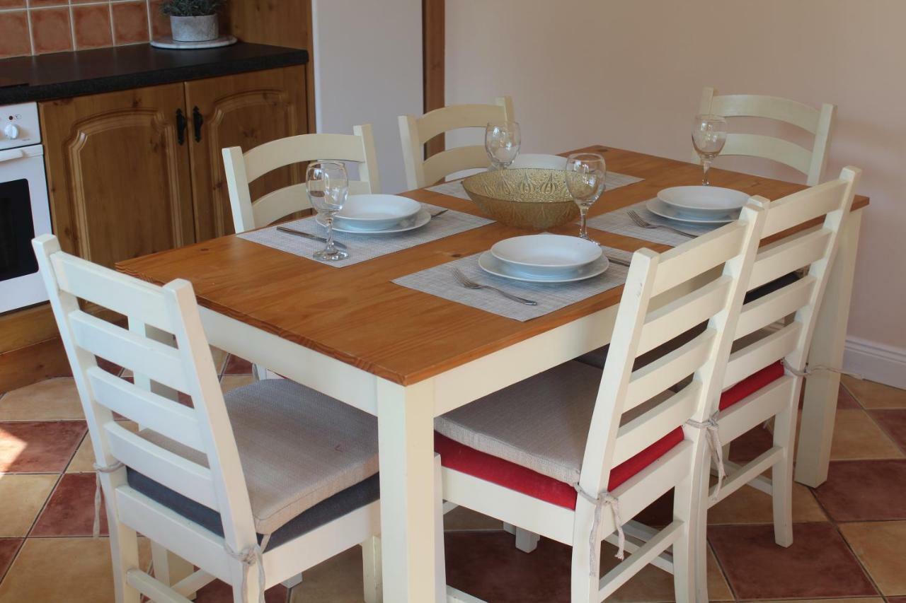 5 Mins Walk To - Sleeps 12 - Off Road Parking - Modern House Casa vacanze Carrick on Shannon